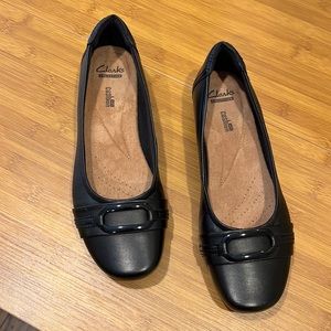 Clarks Collection leather ballet flats.